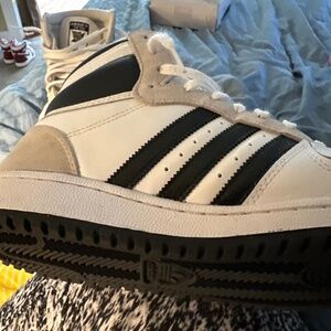 Addias superstar size 9 1/2